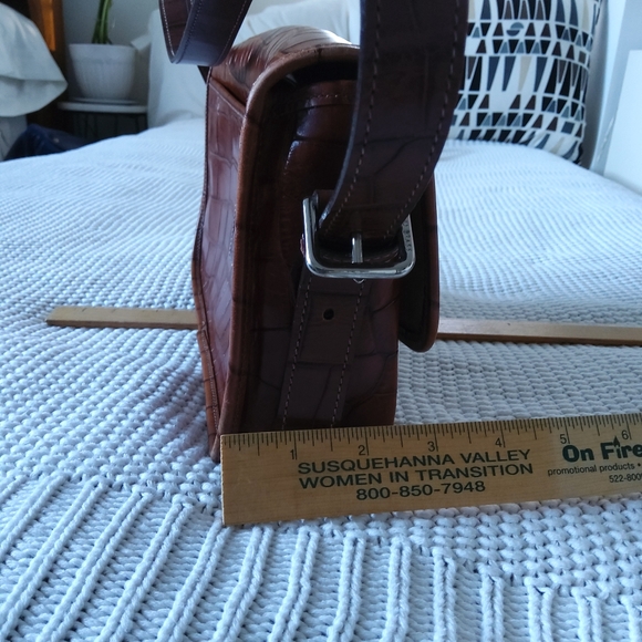 Vintage Dooney & Bourke Croc Embossed  saddle shoulder bags - Picture 3 of 14